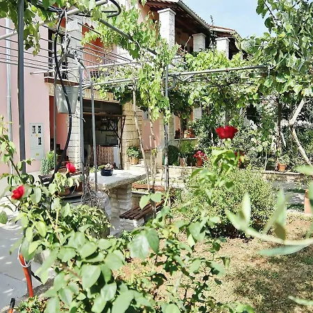 Guest house Emilia 3*