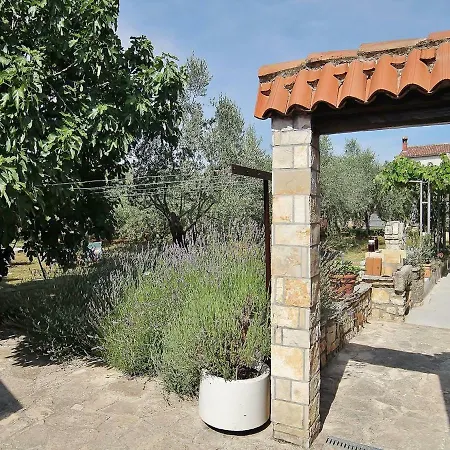 Emilia Guest house 3*